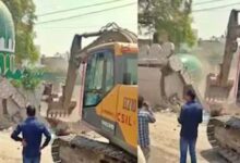 गोरखपुर में जाफर अली शाह मासूम की मजार पर बुलडोजर कार्रवाई, सरकारी जमीन मुक्त कराई