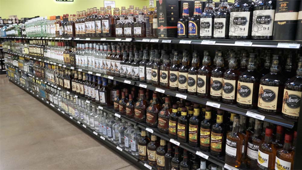 इंदौर में शराब ठेकों का ऑक्शन: एक ठेके की कीमत 50 करोड़, जानें टॉप-10 सबसे महंगी दुकानें इंदौर में शराब ठेकों का ऑक्शन: एक ठेके की कीमत 50 करोड़, जानें टॉप-10 सबसे महंगी दुकानें