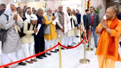 जेवर की गलियों में गूंजा मुख्यमंत्री योगी आदित्यनाथ पर लिखा गया गीत जेवर की गलियों में गूंजा मुख्यमंत्री योगी आदित्यनाथ पर लिखा गया गीत