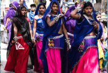 भगोरिया मेले में रील बनाने की होड़, किसी के फॉलोअर्स बढ़े 3000, ₹500 में मिल रही ‘इंस्टेंट एडिटिंग’ सर्विस