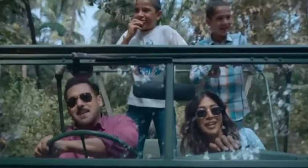 सलमान खान का पर्सनल टच: ‘बैटल ऑफ गलवान’ के लिए गैराज से निकली असली विंटेज जीप, ‘मैं हूं’ गाने में दिखा जुनून सलमान खान का पर्सनल टच: ‘बैटल ऑफ गलवान’ के लिए गैराज से निकली असली विंटेज जीप, ‘मैं हूं’ गाने में दिखा जुनून