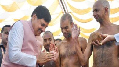 मुख्यमंत्री डॉ. यादव ने महावीर जयंती पर श्रमण मुनि 108 संभव सागर जी महाराज का आशीर्वाद प्राप्त किया