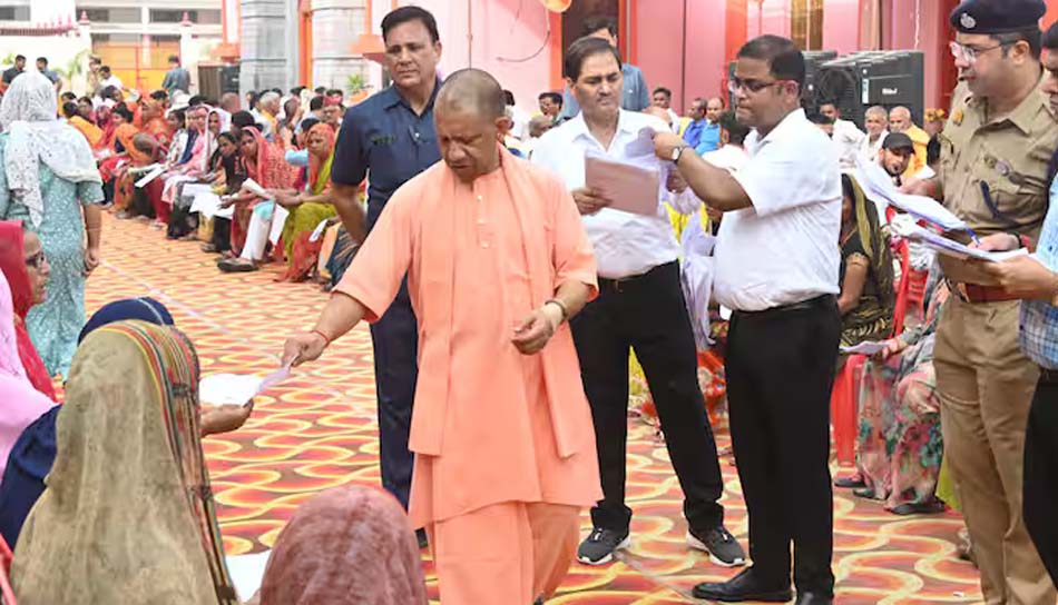 ‘इलाज कराइए, पैसा हमारी सरकार देगी’: जनता दर्शन में सीएम योगी ने की घोषणा ‘इलाज कराइए, पैसा हमारी सरकार देगी’: जनता दर्शन में सीएम योगी ने की घोषणा