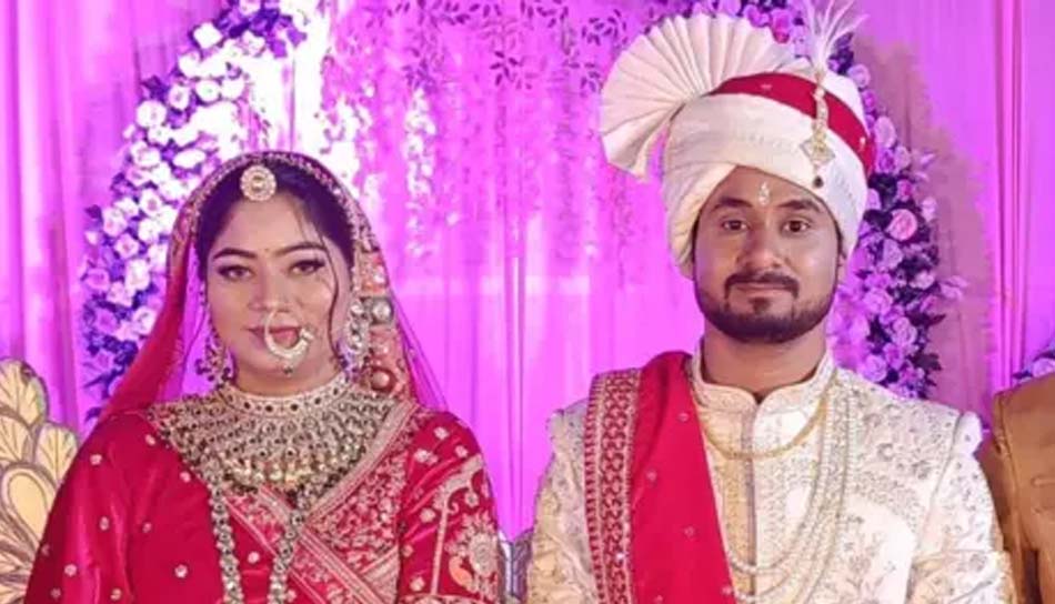 सोनम रघुवंशी की फेरों वाली साड़ी होली में जलाई, राजा रघुवंशी हत्याकांड पर परिवार का बड़ा फैसला सोनम रघुवंशी की फेरों वाली साड़ी होली में जलाई, राजा रघुवंशी हत्याकांड पर परिवार का बड़ा फैसला