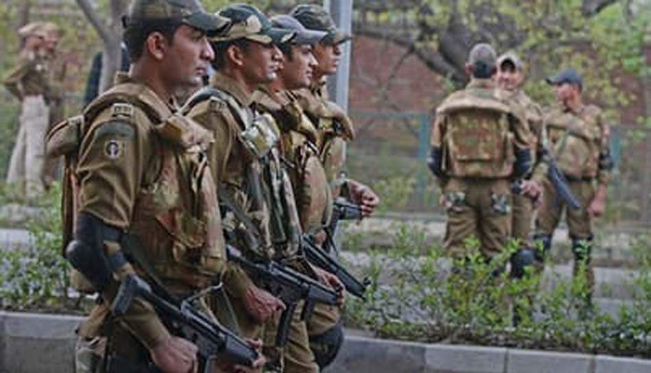 खामेनेई की मौत के बाद भारत में हाईअलर्ट, कानून-व्यवस्था में उल्लंघन पर सख्त कार्रवाई की चेतावनी खामेनेई की मौत के बाद भारत में हाईअलर्ट, कानून-व्यवस्था में उल्लंघन पर सख्त कार्रवाई की चेतावनी