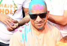 होलिका भस्म की पूजा कर सीएम योगी ने मनाई होली