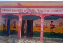 प्राथमिक वा माध्यमिक विद्यालय के शिक्षकों को नही है बात करने की तजुर्बा मुंह से निकालते आग