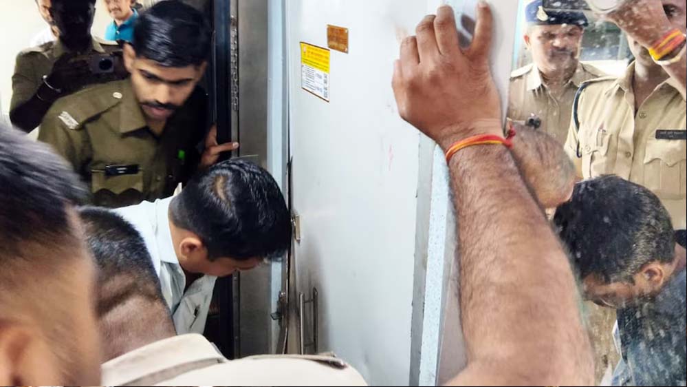 चलती ट्रेन के वॉशरूम में जज की पत्नी की मौत, स्टेशन पर पति का इंतजार, मोबाइल लोकेशन से ट्रेन रोकी