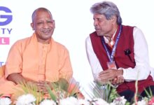 जैसे कपिल देव को देखकर ही पाकिस्तान आधा मैच हार जाता था, वैसे ही डॉक्टर के व्यवहार से आधी बीमारी हार जाती है: सीएम योगी