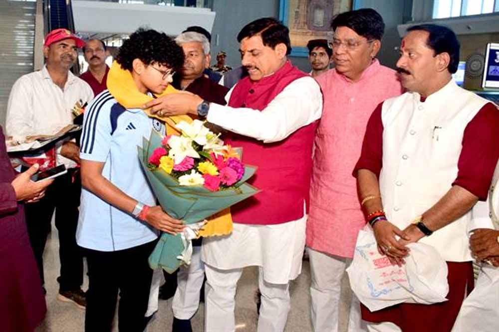 मुख्यमंत्री डॉ. यादव ने अनुष्का शर्मा को भारतीय महिला क्रिकेट टीम में चयन पर दी बधाई