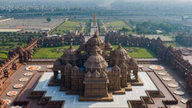 अक्षरधाम में इतिहास रचने की तैयारी: 26 मार्च को ‘एक पैर’ पर खड़ी दुनिया की सबसे ऊंची प्रतिमा का लोकार्पण