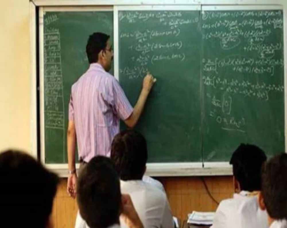 MP में अतिथि शिक्षकों को बड़ा झटका: 30 अप्रैल तक सेवाएं खत्म, 70 हजार शिक्षकों में आक्रोश