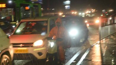 दिल्ली-NCR में बदला मौसम, तेज हवाओं और बारिश से थमी रफ्तार; रेवाड़ी में ओलावृष्टि