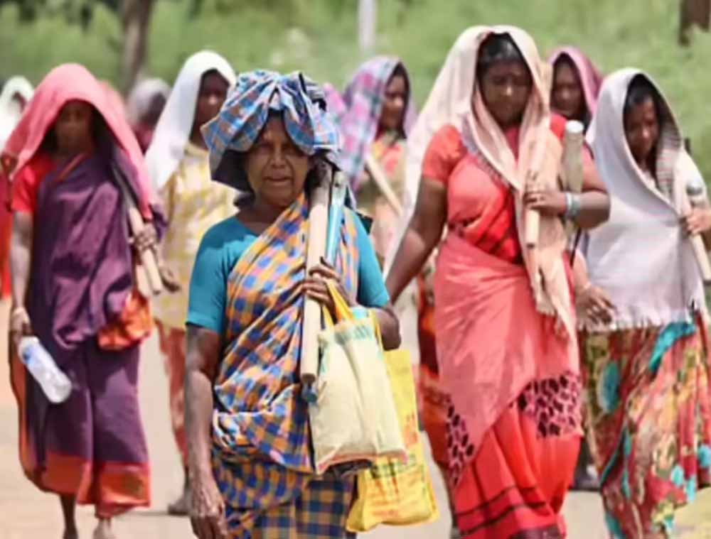 बिहार में श्रमिक ई-KYC में शिवहर नंबर-1: 72,193 मजदूरों का रिकॉर्ड पंजीयन बिहार में श्रमिक ई-KYC में शिवहर नंबर-1: 72,193 मजदूरों का रिकॉर्ड पंजीयन