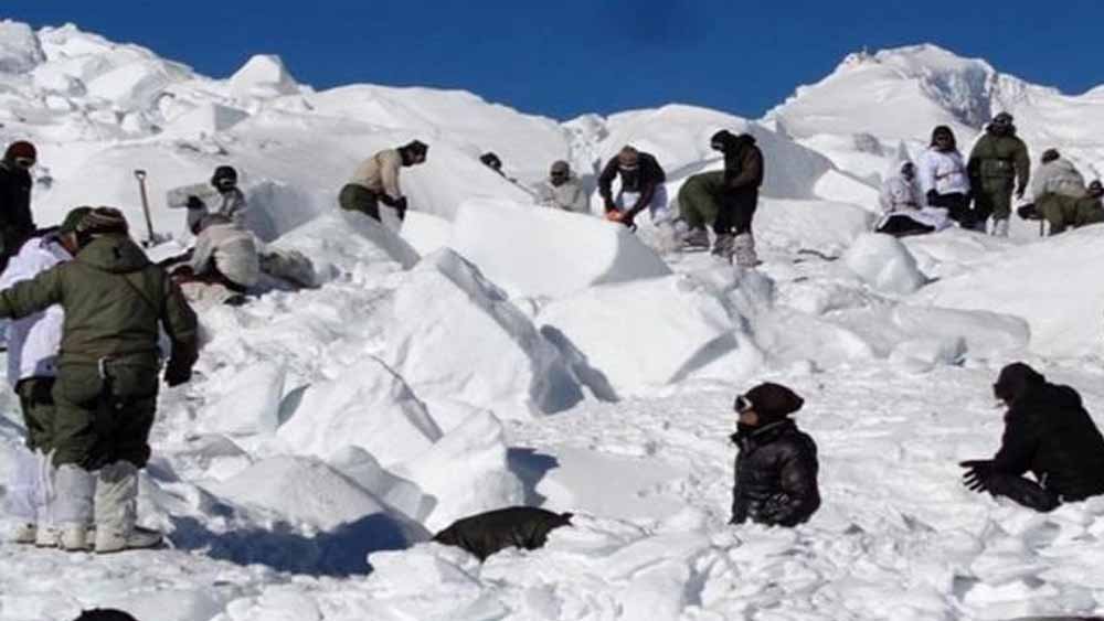 लद्दाख हिमस्खलन में नालंदा का वीर शहीद, अंतिम विदाई में उमड़ा जनसैलाब लद्दाख हिमस्खलन में नालंदा का वीर शहीद, अंतिम विदाई में उमड़ा जनसैलाब