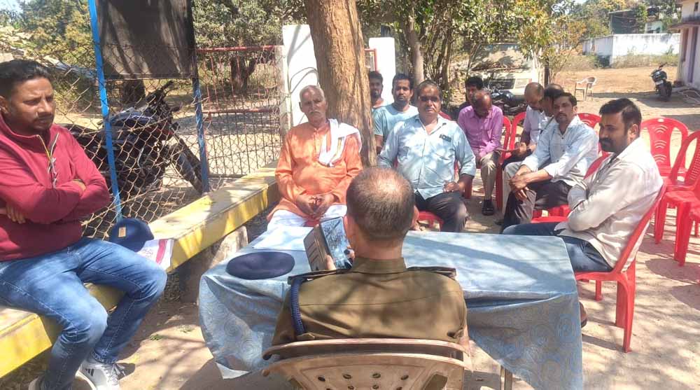 बिलासपुर पुलिस चौकी में शांति समिति की बैठक, त्योहारों को लेकर बनी रणनीति बिलासपुर पुलिस चौकी में शांति समिति की बैठक, त्योहारों को लेकर बनी रणनीति