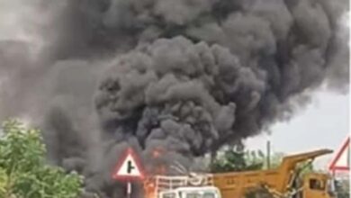 रायपुर में बड़ा हादसा: रोड मार्किंग मशीन में ब्लास्ट, आसमान में उठा धुएं का गुबार