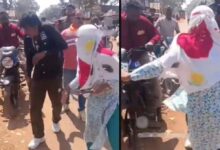 कटनी में मनचले की सरेराह चप्पलों से धुनाई, आपत्तिजनक पोस्ट पर युवती ने सिखाया सबक