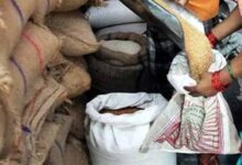 गरीबों के राशन में गड़बड़ी पर प्रशासन सख्त, दो संचालकों को हटाया