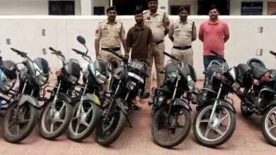 बिलासपुर में बाइक चोर गैंग का भंडाफोड़: 19 साल का मास्टरमाइंड सहित 7 आरोपी गिरफ्तार बिलासपुर में बाइक चोर गैंग का भंडाफोड़: 19 साल का मास्टरमाइंड सहित 7 आरोपी गिरफ्तार