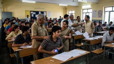 ब्लूटूथ से नकल करते 10 छात्र पकड़े, मुंगेली का परीक्षा केंद्र विश्वविद्यालय ने किया निरस्त