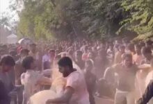 केंद्रीय विश्वविद्यालय में होली मिलन में भिड़े छात्र, तेज साउंड बजाने पर जमकर चले लात-घूंसे