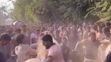 केंद्रीय विश्वविद्यालय में होली मिलन में भिड़े छात्र, तेज साउंड बजाने पर जमकर चले लात-घूंसे