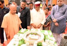 मुख्यमंत्री ने किए मां विंध्यवासिनी के दर्शन चैत्र नवरात्रि से पहले गोरक्षपीठाधीश्वर ने मां के चरणों में लगाई हाजिरी