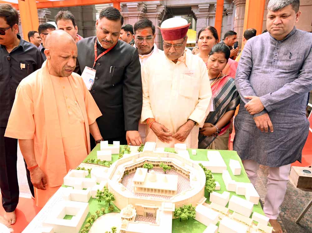 मुख्यमंत्री ने किए मां विंध्यवासिनी के दर्शन चैत्र नवरात्रि से पहले गोरक्षपीठाधीश्वर ने मां के चरणों में लगाई हाजिरी