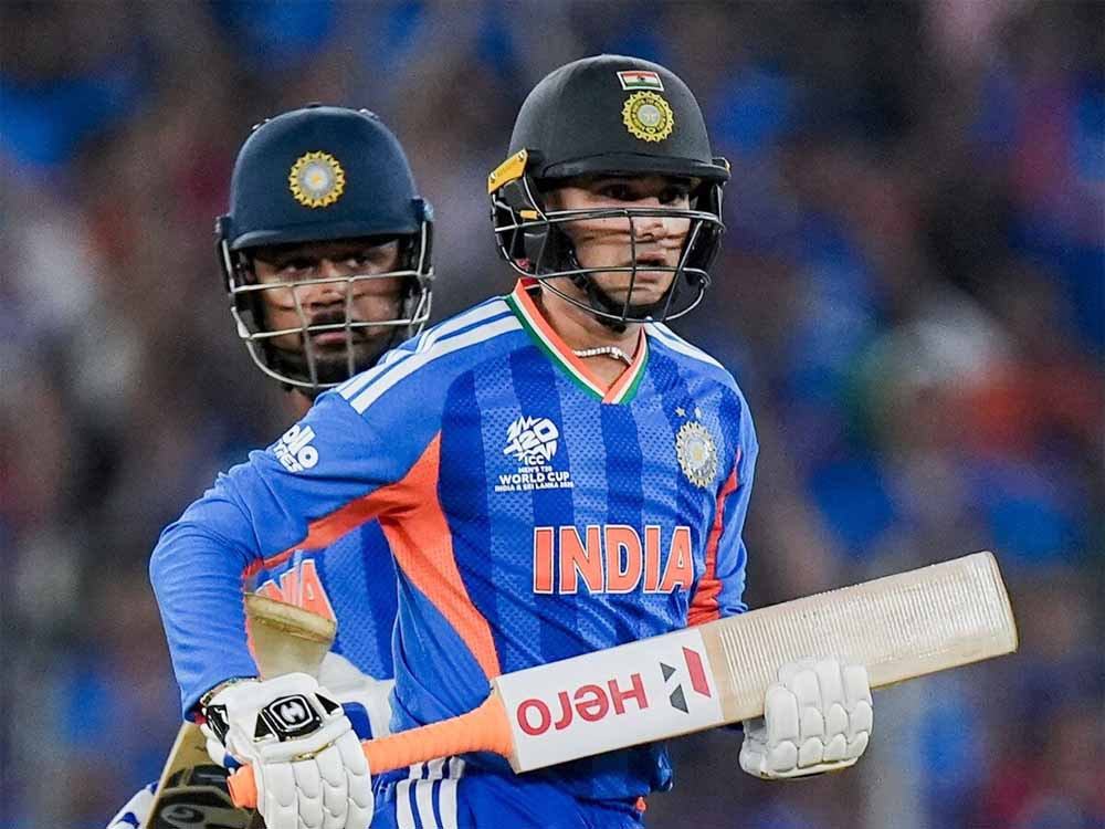 फाइनल में भारतीय बल्लेबाजों का तूफान, न्यूजीलैंड को मिला 256 रनों का बड़ा लक्ष्य फाइनल में भारतीय बल्लेबाजों का तूफान, न्यूजीलैंड को मिला 256 रनों का बड़ा लक्ष्य