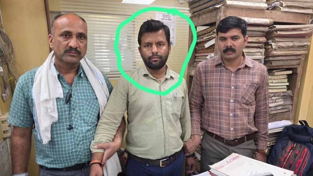 भोपाल में हाउसिंग बोर्ड का कर्मचारी रिश्वत लेते पकड़ा गया, 5 हजार लेते रंगे हाथों लोकायुक्त ने दबोचा