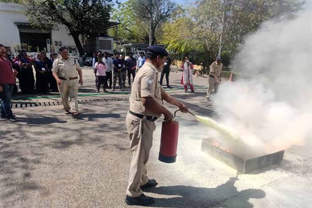 पुलिस मुख्यालय में अग्नि सुरक्षा जागरूकता एवं मॉक ड्रिल आयोजित