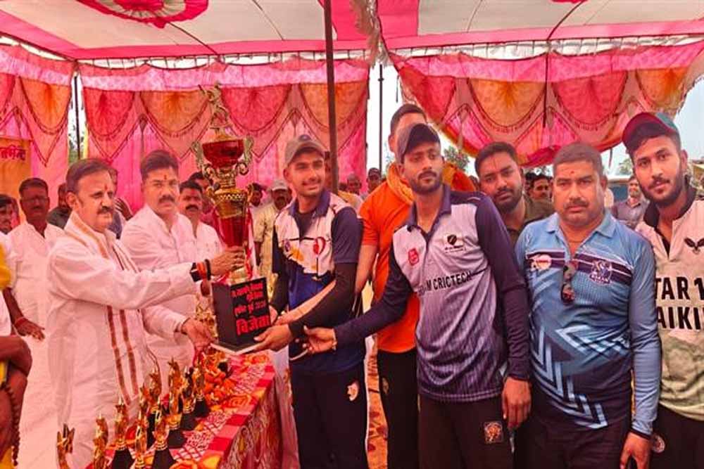 उप मुख्यमंत्री ने क्रिकेट खिलाड़ियों का किया उत्साहवर्धन