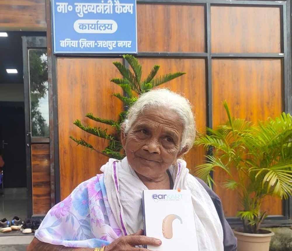 90 वर्षीय चाका बाई पुनः सुन सकती है जीवन की मधुर ध्वनि