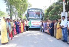 उपमुख्यमंत्री ने अंतर्राज्यीय भ्रमण के लिए दीदियों की बस को हरी झंडी दिखाकर किया रवाना