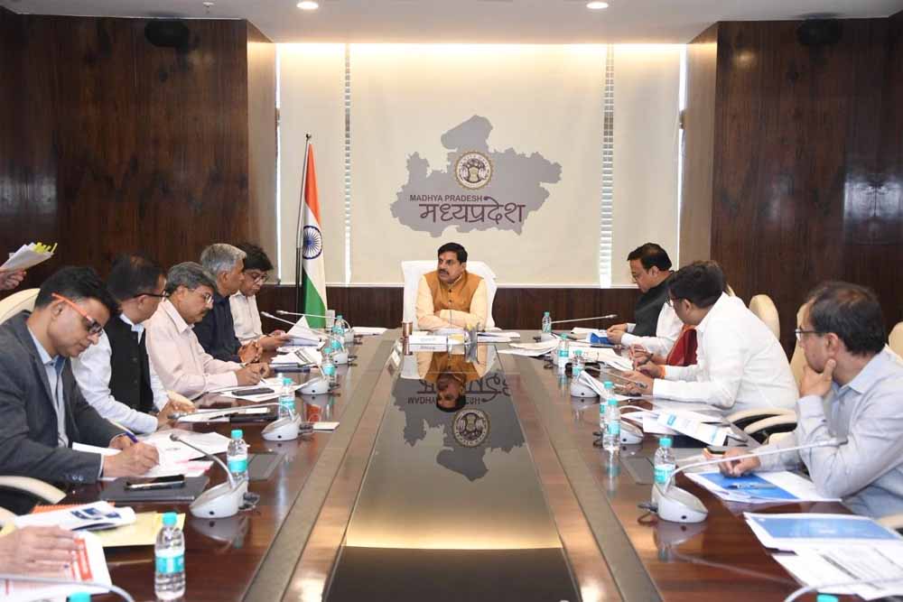 जल गंगा संवर्धन अभियान विकास का आधार और भावी पीढ़ियों के भविष्य को सुरक्षित रखने का प्रयास : मुख्यमंत्री डॉ. यादव  अभियान में ग्राम स्तर तक जनभागीदारी को प्रोत्साहित करना आवश्यक जल संरचनाओं के जलग्रहण क्षेत्र पर अतिक्रमण के‍विरूद्ध की जाए कार्यवाही