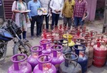 अवैध गैस रिफिलिंग पर जगदलपुर में बड़ी कार्रवाई, भारी मात्रा में सिलेंडर जब्त