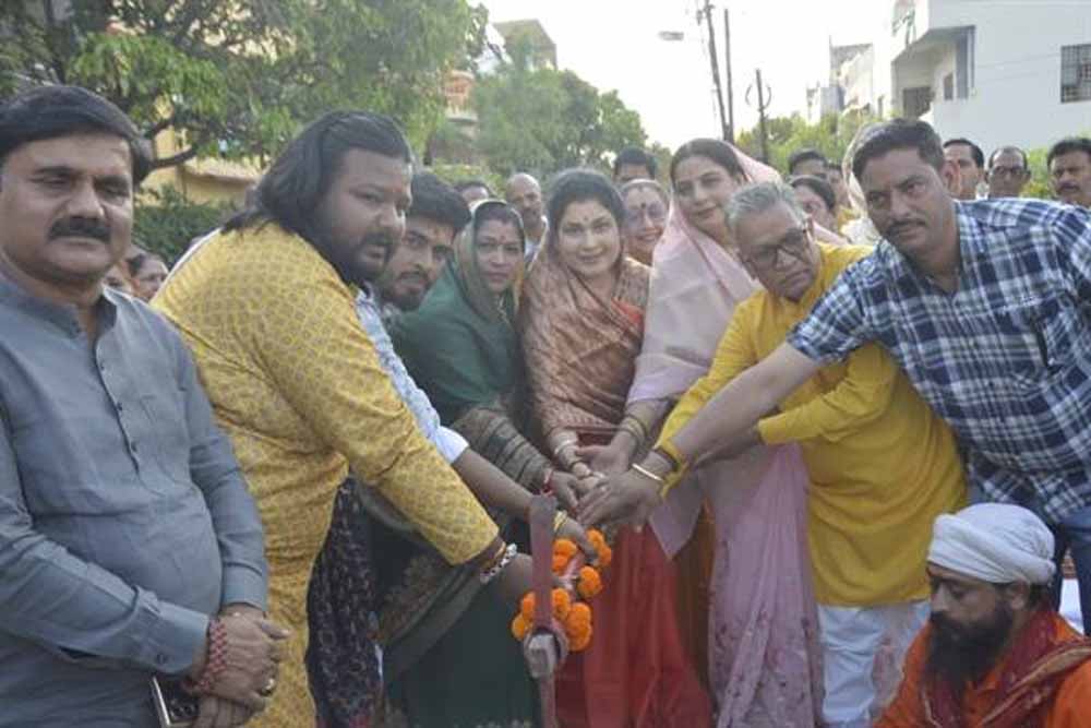 जनता की सेवा और क्षेत्र का विकास ही हमारा मूलमंत्र : राज्यमंत्री गौर जनता की सेवा और क्षेत्र का विकास ही हमारा मूलमंत्र : राज्यमंत्री गौर
