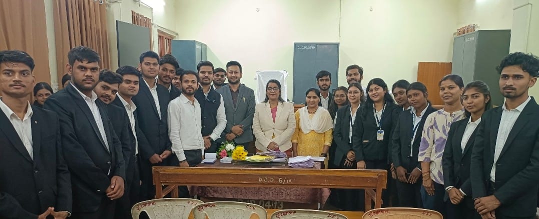 विधि विभाग के विद्यार्थियों द्वारा राष्ट्रीय लोक अदालत के अवसर पर दुर्ग जिला न्यायालय का किया गया शैक्षणिक भ्रमण विधि विभाग के विद्यार्थियों द्वारा राष्ट्रीय लोक अदालत के अवसर पर दुर्ग जिला न्यायालय का किया गया शैक्षणिक भ्रमण