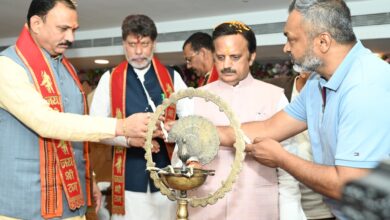 रींवा-रायपुर हवाई सेवा से बढ़ेगी विकास की रफ्तार: उपमुख्यमंत्री राजेन्द्र शुक्ल रींवा-रायपुर हवाई सेवा से बढ़ेगी विकास की रफ्तार: उपमुख्यमंत्री राजेन्द्र शुक्ल