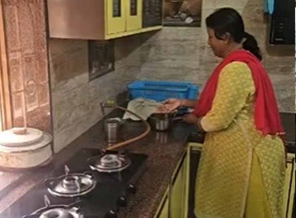 LPG संकट के बीच राहत: झारखंड में पाइपलाइन गैस बनी घरों और होटलों का सहारा