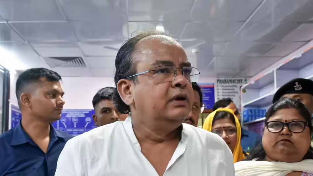 साइकिल से विधानसभा पहुंचे स्वास्थ्य मंत्री डॉ. इरफान अंसारी, गैस-तेल संकट का जताया विरोध