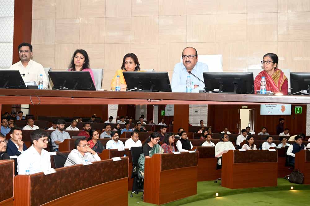 मुख्य सचिव विकास शील की अध्यक्षता में सम्पन्न हुई नक्सल प्रभावित जिलों के आजीविका संवर्धन हेतु परामर्श कार्यशाला मुख्य सचिव विकास शील की अध्यक्षता में सम्पन्न हुई नक्सल प्रभावित जिलों के आजीविका संवर्धन हेतु परामर्श कार्यशाला