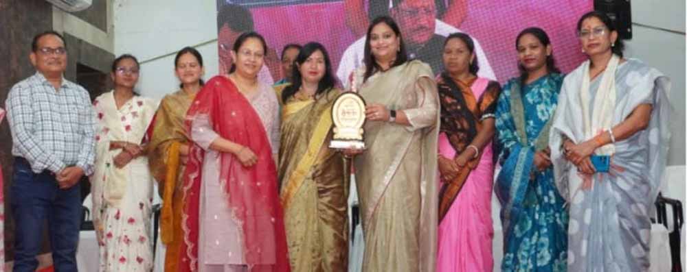 अंतरराष्ट्रीय महिला दिवस पर आंगनबाड़ी कार्यकर्ता, बिहान योजना व अन्य विधा से जुड़ी महिलाओं का सम्मान
