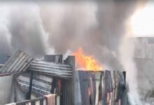 इंदौर में भीषण आग: स्क्रैप गोदाम से उठा धुएं का गुबार, कई किमी दूर तक दिखा असर