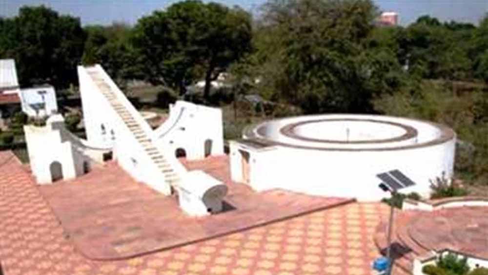 वसंत संपात का असर: अब बढ़ेंगे दिन और घटेंगी रातें, उज्जैन वेधशाला में दिखा खास नज़ारा वसंत संपात का असर: अब बढ़ेंगे दिन और घटेंगी रातें, उज्जैन वेधशाला में दिखा खास नज़ारा