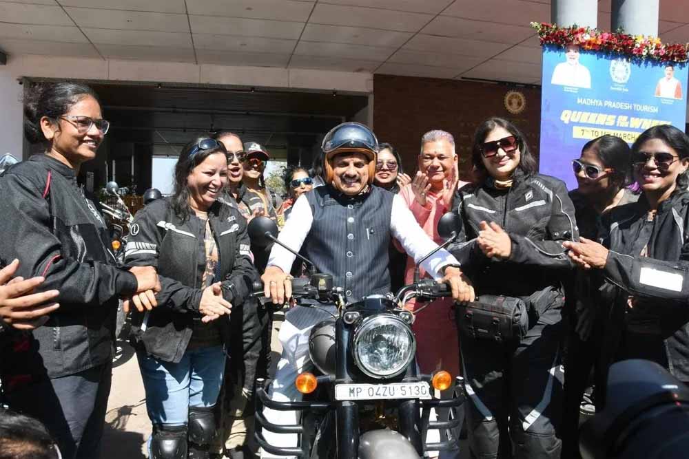 क्वींस ऑन द व्हील्स 3.0 को CM मोहन यादव ने दिखाई हरी झंडी, 1400 KM का सफर करेंगी 25 जांबाज बाइकर्स