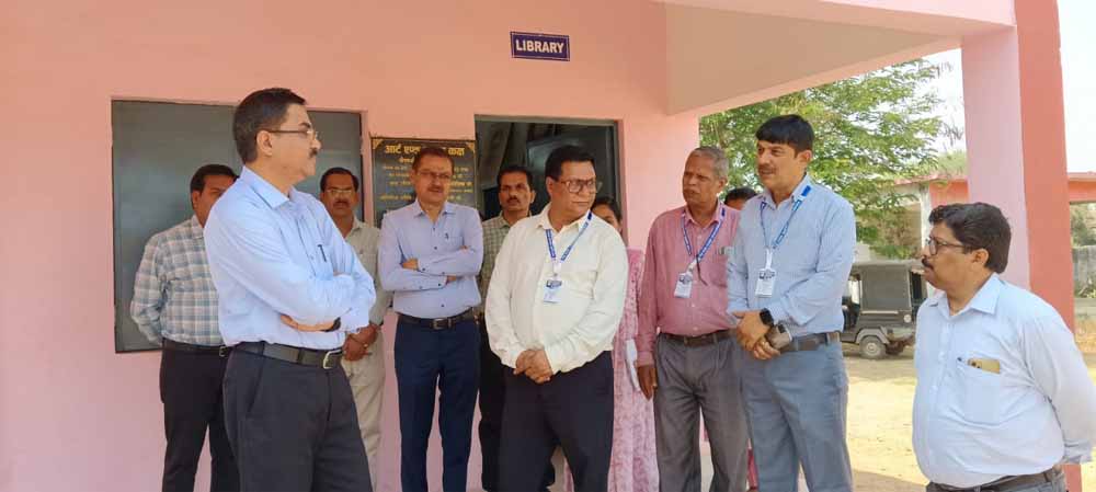 संभागायुक्त  सुनील जैन ने पीएम  स्कूल का किया निरीक्षण