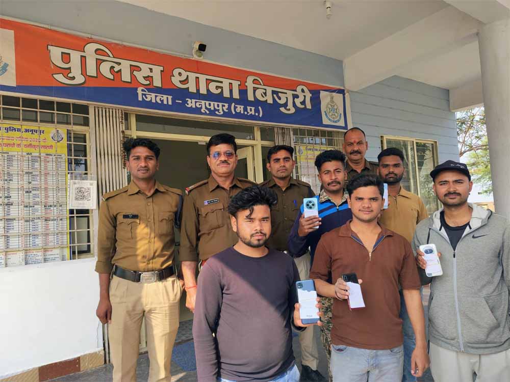बिजुरी पुलिस की पहल से गुम हुए 14 मोबाइल बरामद बिजुरी पुलिस की पहल से गुम हुए 14 मोबाइल बरामद