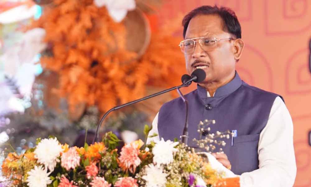 लाल आतंक पर निर्णायक प्रहार: बस्तर में हार्डकोर नक्सली कमांडर पापाराव सहित कुल 18 माओवादियों का आत्मसमर्पण